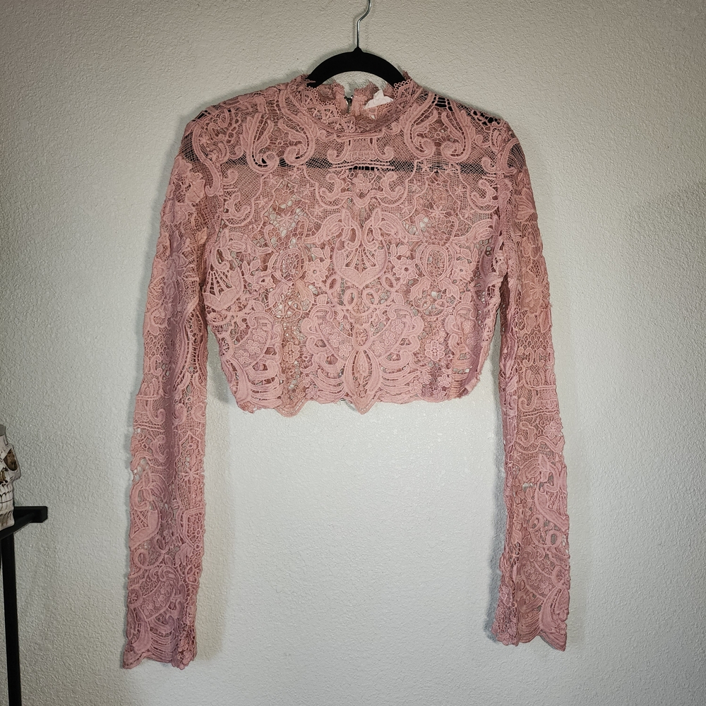 a'gaci Delicate Pink Lace Crop Top
